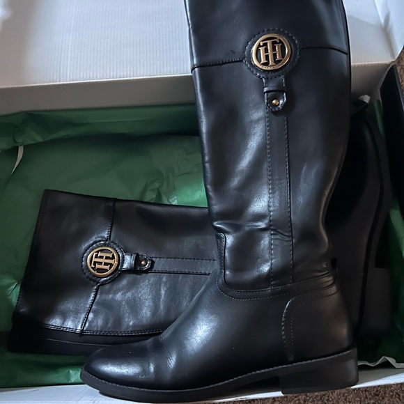 Beautiful Tommy Boots - Picture 2 of 8